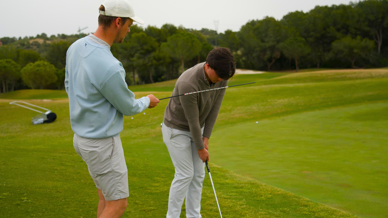Golfbane i kveldssol under et Major Golf-arrangement